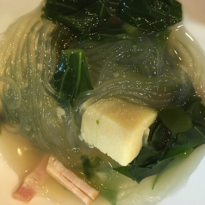 わかめと青梗菜と高野豆腐とベーコンと春雨のスープ